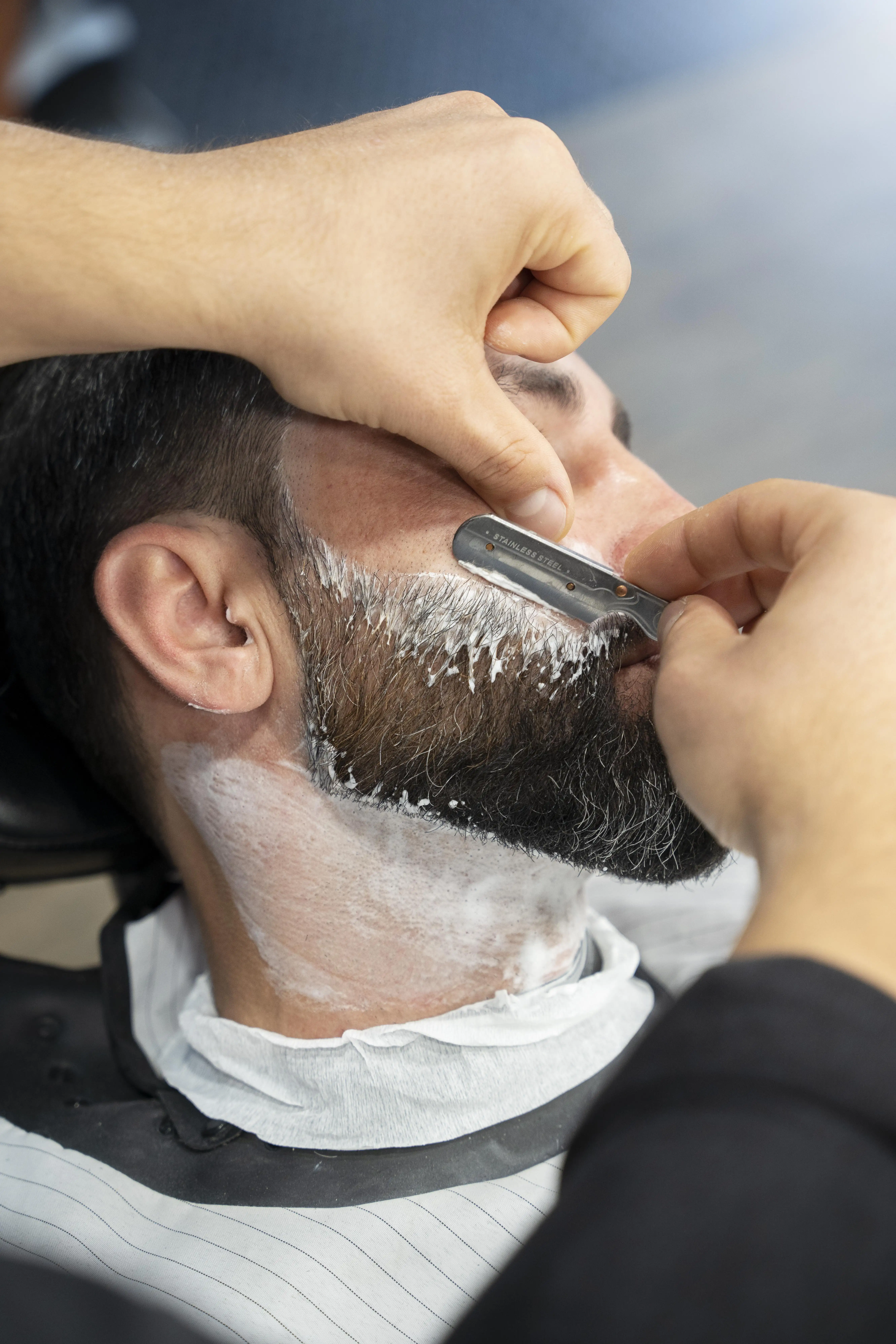 Cuidados pré e pós-barba para peles extremamente sensíveis
