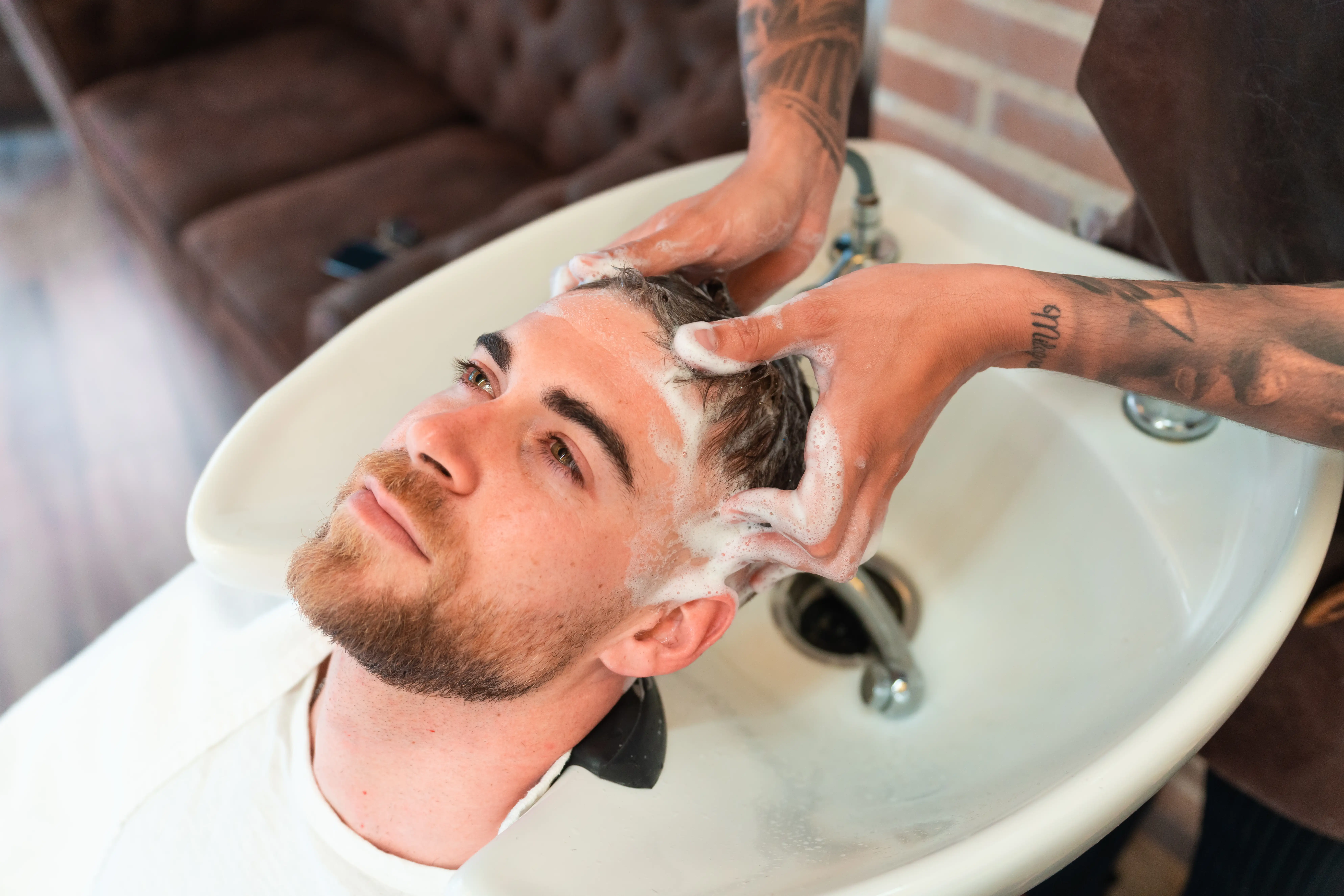 Hidratação masculina: por que os homens precisam cuidar dos fios